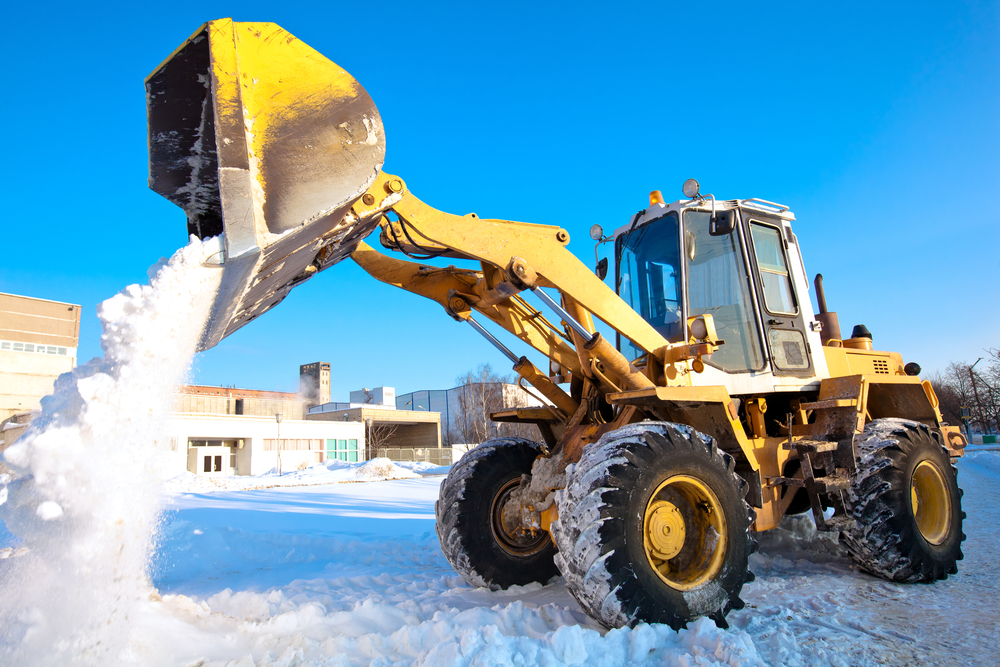 Stavebné stroje vám pomôžu aj s nečakaným snehom na konci zimy