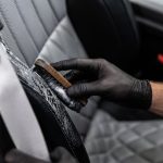 Čistenie koženej sedačky v aute