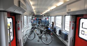 Preprava bicykla vo vlaku verzus preprava automobilom