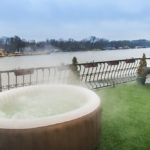 Viete, ktoré vybavenie spríjemní vašu záhradu alebo dvor od jari do jesene?