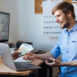 Niekoľko možností, ako v roku 2022 zarobiť peniaze cez internet