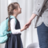 Školská taška ovplyvňuje zdravie chrbtice dieťaťa. Ako ju vybrať a nosiť správne?