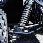 Štvorkolka vybavená novými vylepšeniami, ako sú LED osvetlenie a off-road pneumatiky, pripravená na jazdu.