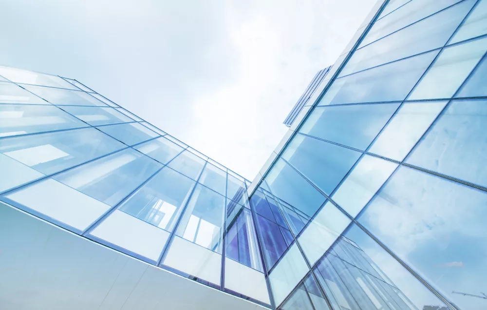 Chráňte svoj domov vďaka oknám z bezpečnostného skla