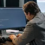 Pánske mikiny ideálne na jeseň a zimu – ktorú si vybrať?