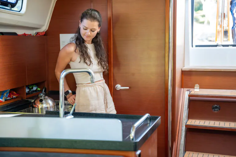 malý priestor na jachte